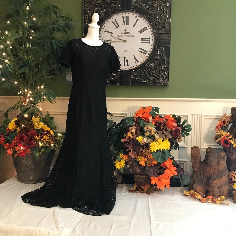 Formal Black lace dress